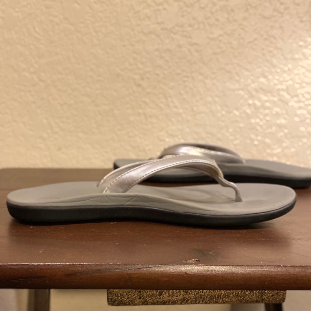 Olukai Ho‘ōpio Girls Flip Flops - Picture 3 of 10